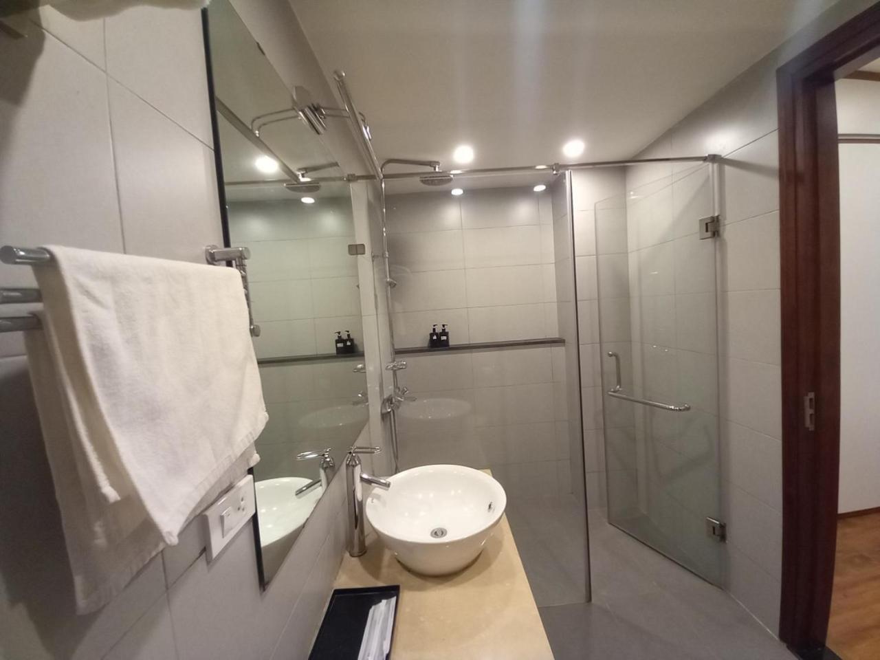 Luxe Paradise Residence Trinh Cong Son 하노이 외부 사진